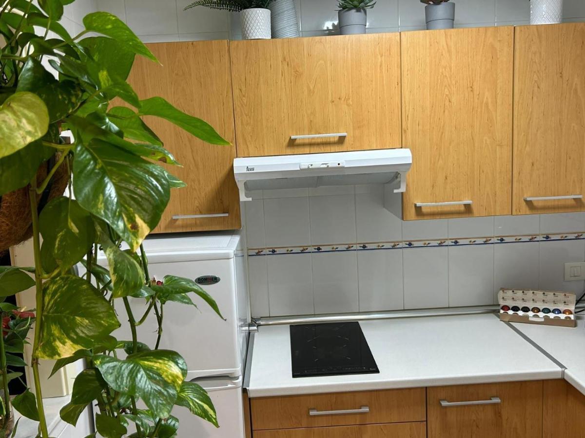 Apartamento Suite Torre Alta Parking Gratis Seville Exterior photo