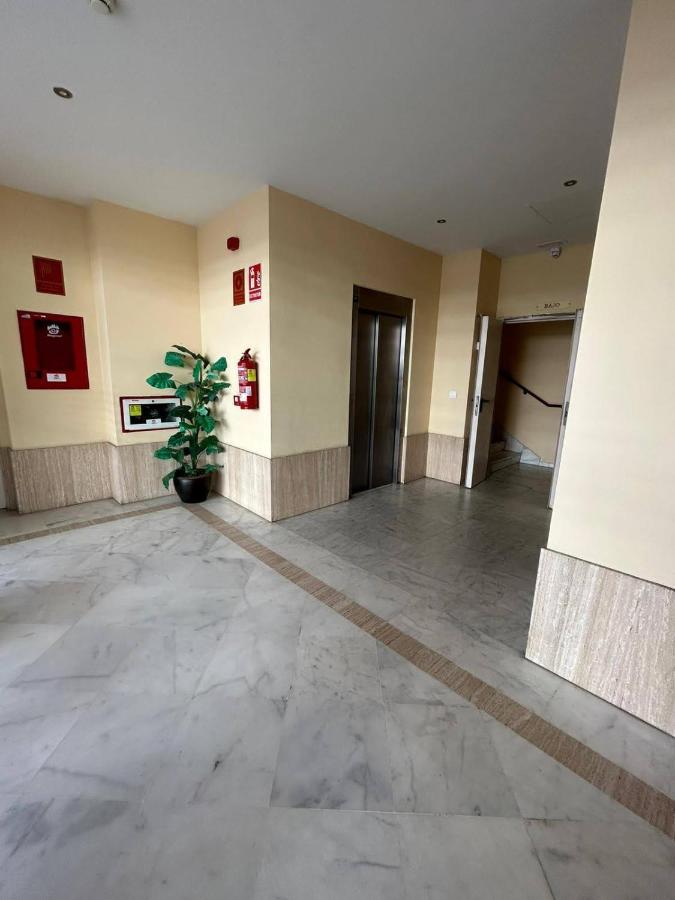 Apartamento Suite Torre Alta Parking Gratis Seville Exterior photo